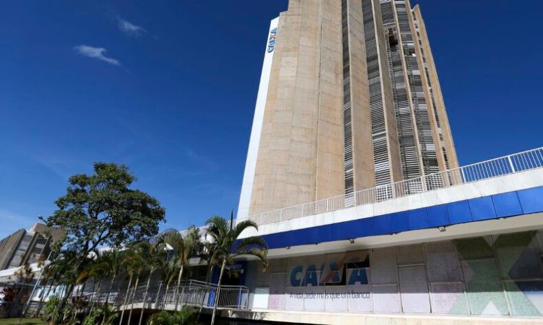 Caixa suspende crédito consignado para beneficiários do Bolsa Família