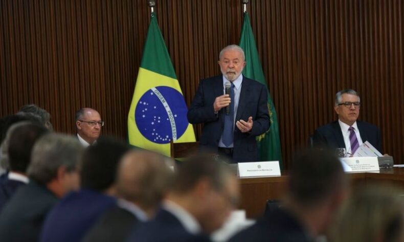 Perdas com ICMS: “Vamos ter que discutir”, diz Lula a governadores