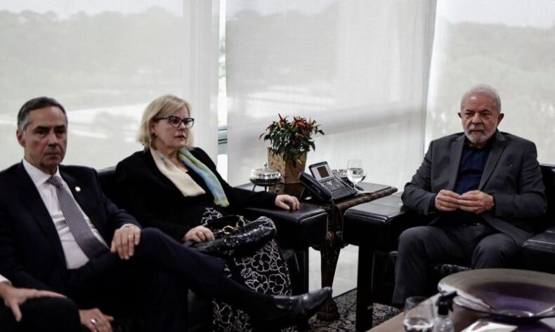 Em nota, presidentes dos Três Poderes chamam atos de “golpistas”