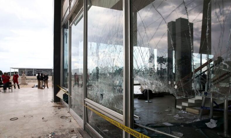 Operação da PF cumpre mandados contra envolvidos em atos golpistas