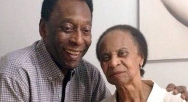 Com 100 anos, dona Celeste, mãe de Pelé, não sabe da morte do filho
