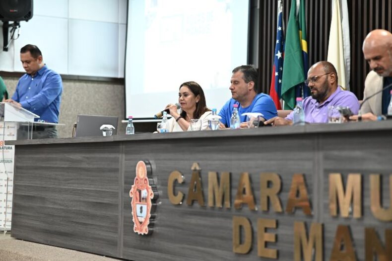 Professora Jacqueline participa da instalação da CPI da Águas de Manaus na Câmara