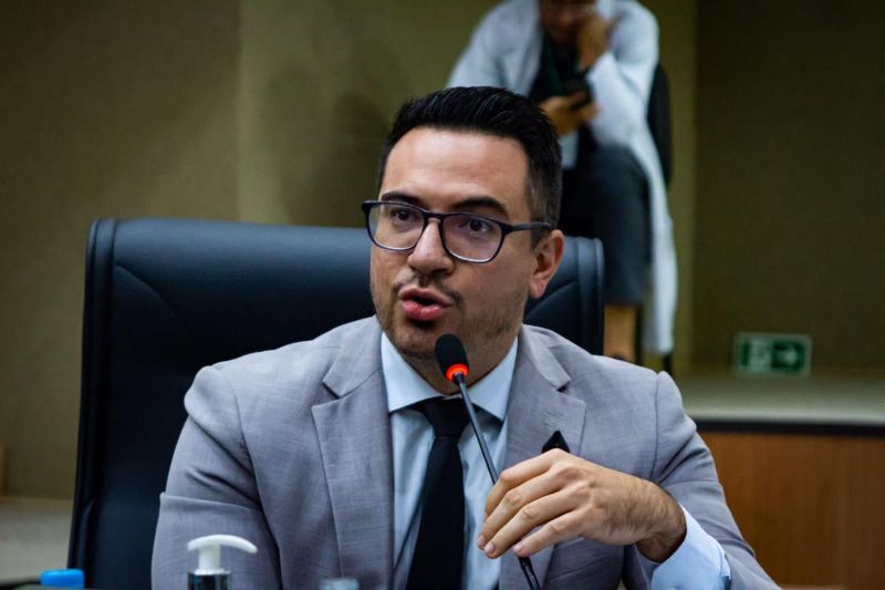 Rodrigo Guedes pede que viaduto da Bola do Produtor leve o nome de Amazonino Mendes