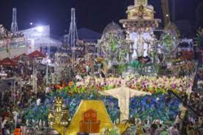 Mocidade Independente de Aparecida é bicampeã do Carnaval de Manaus