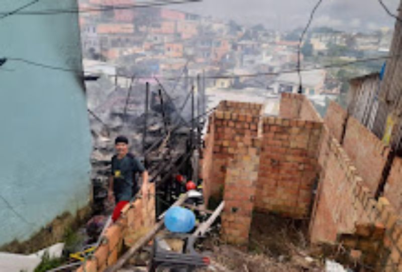 Corpo de Bombeiros evita propagação de incêndios em residências no São Jorge e no Japiim