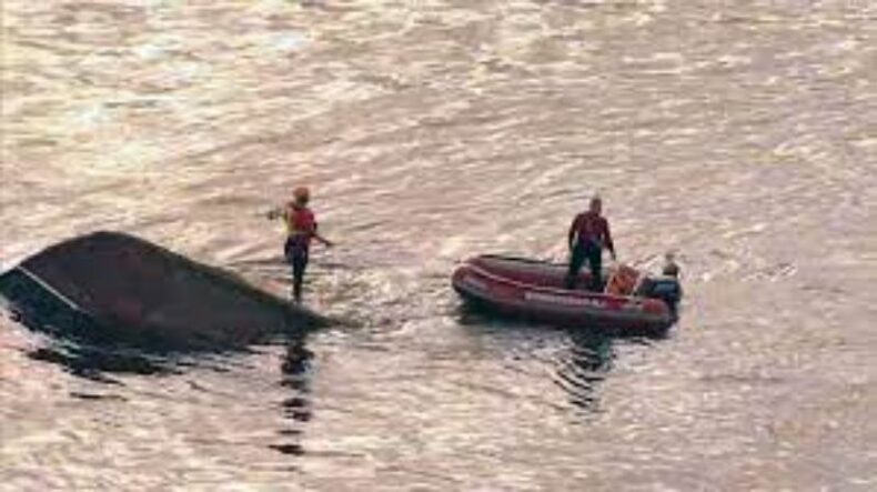 Buscas por desaparecidos de naufrágio na Baía de Guanabara entram no segundo dia; cinco mortos