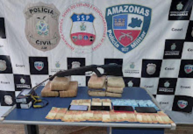 Grupo é preso com drogas, arma e celular em caixas de isopor, em Coari