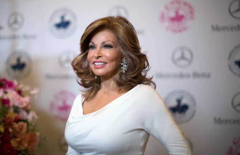 Atriz Raquel Welch, ícone de beleza, morre aos 82 anos