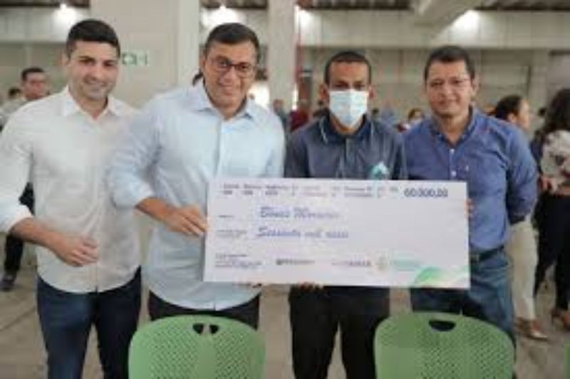 Wilson Lima libera novos pagamentos para famílias das comunidades da Sharp e Manaus 2000