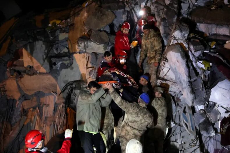 Número de mortos em terremoto na Turquia e na Síria passa de 5 mil