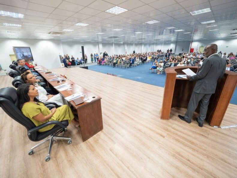 Ministro do TST Amaury Pinto abre Ano Judiciário no TRT-11 abordando o tema da discriminação