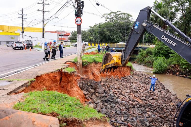 Prefeitura de Manaus inicia trabalho emergencial de contenção de trecho na avenida Torquato Tapajós