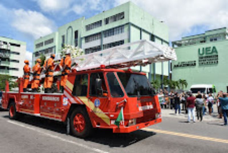 Universidade do Amazonas demonstra gratidão a Amazonino Mendes