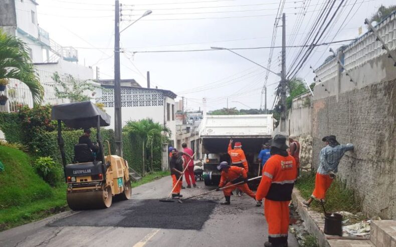 Prefeitura de Manaus avança com recuperação asfáltica e entrega ruas recuperadas na zona Sul