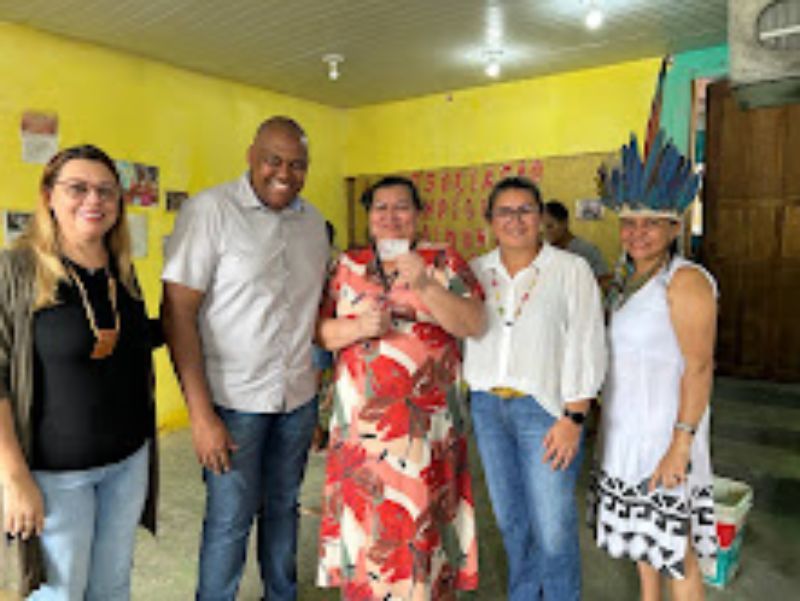 Setemp entrega carteira nacional do artesão na Associação Indígena Raimundo Mura