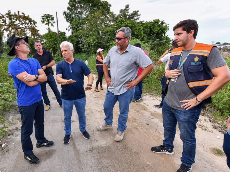 Prefeito de Manaus anuncia obra emergencial para conter erosão no conjunto Boas Novas