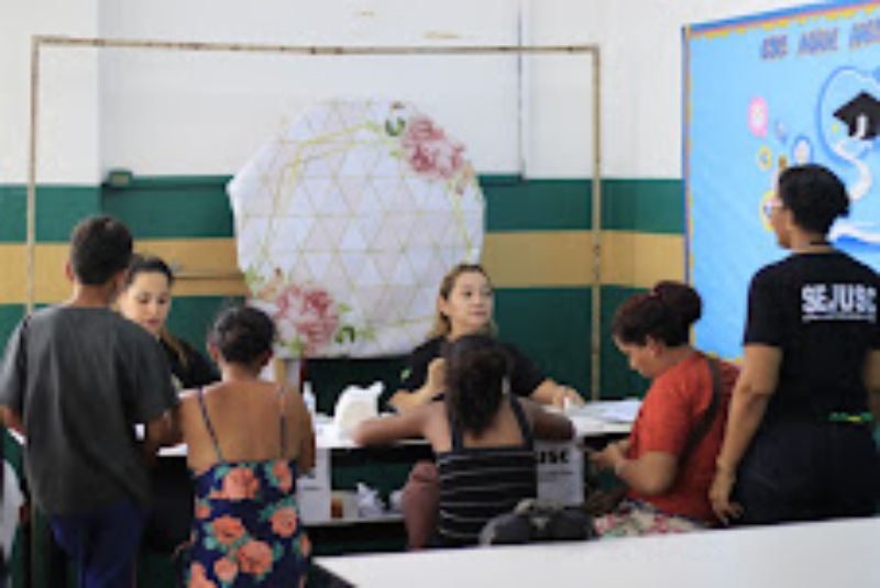 Governo do Amazonas emite documentos para afetados por deslizamento de terra em Manaus