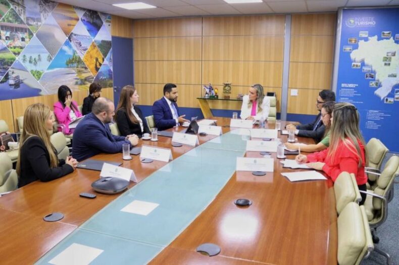 Em Brasília, Governo articula investimentos para Festival de Parintins