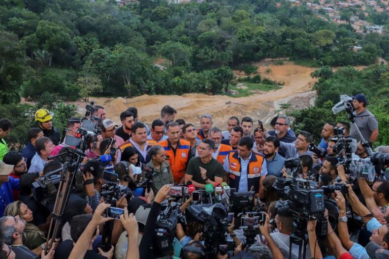 Em Manaus, Marina Silva diz que governo estuda decretar emergência climática permanente em mil cidades