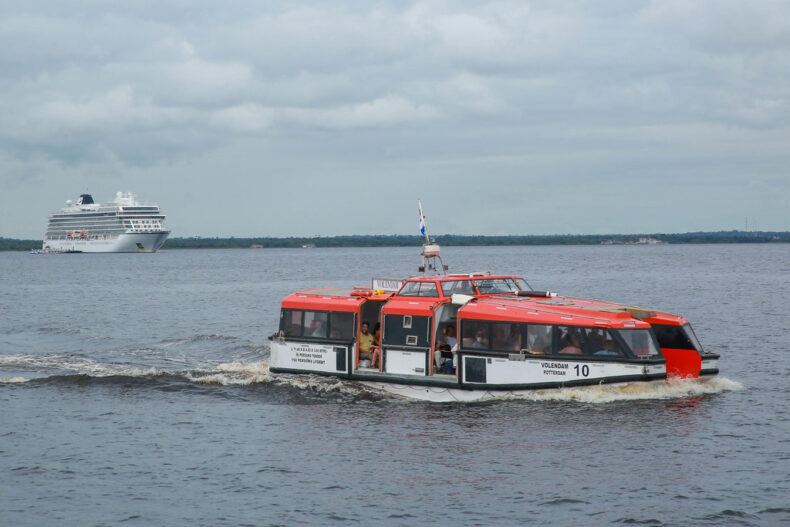 Navio ‘Volendam’ chega a Manaus com mais de 2 mil turistas