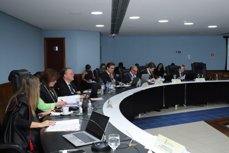 TCE-AM reprova contas e aplica multa a ex-gestores das câmaras de Maraã e Uatumã