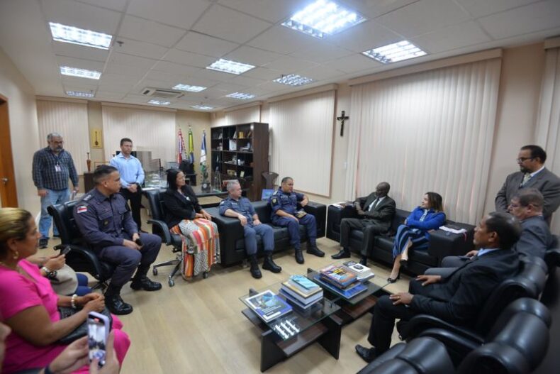 Justiça do Trabalho da 11ª Região doa material de informática para órgãos e instituições do AM