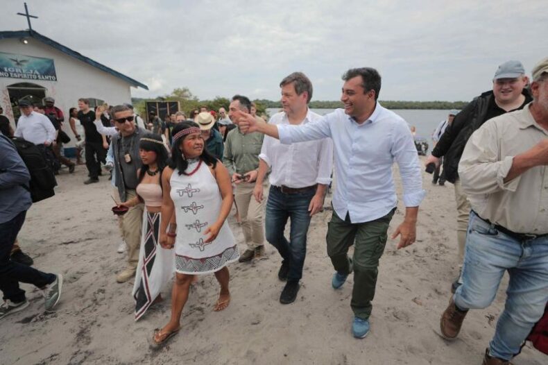 Wilson Lima e vice-chanceler alemão visitam comunidade rural com foco no desenvolvimento sustentável