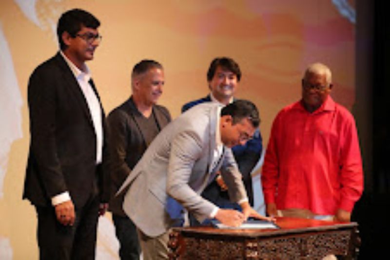 Lançado o Festival de Parintins, com o anúncio de R$ 10 milhões em patrocínio para os bumbás