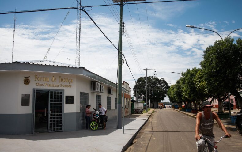 Banco é condenado a indenizar morador de Codajás (AM) após cobrança de seguro não contratado