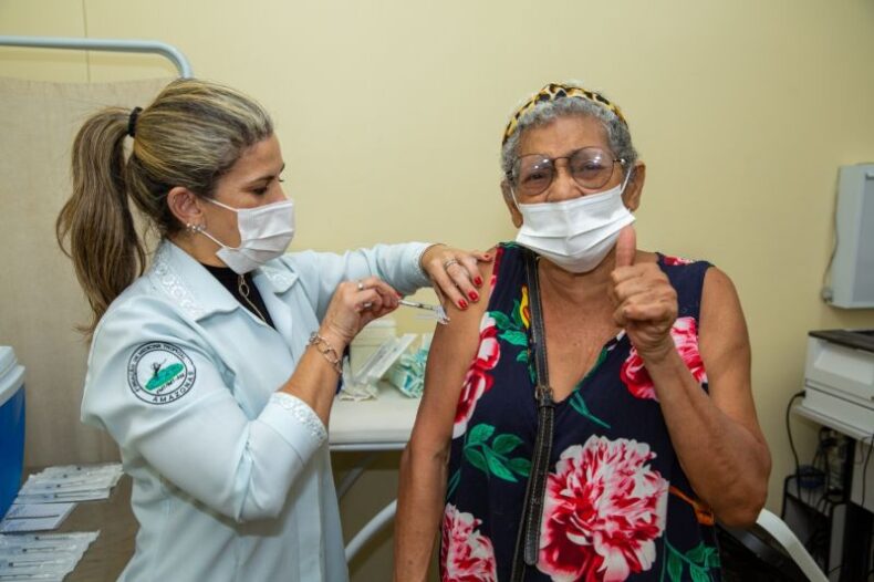 Vacinação contra Covid-19 estará disponível em 74 unidades de saúde em Manaus