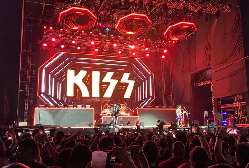 Gene Simmons passa mal e show do KISS em Manaus é interrompido