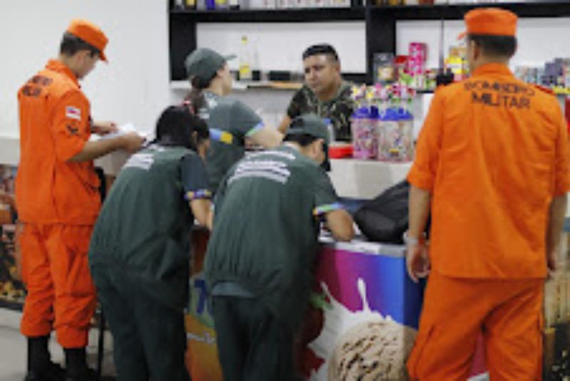 Central de Fiscalização autua e multa bares e casa de shows na zona norte de Manaus