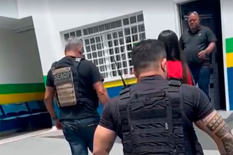 Foragida da Justiça do Ceará é presa por suspeita de traficar drogas de Manaus para Fortaleza