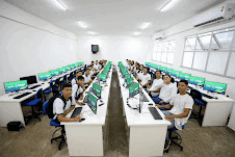 AM: Educação avança com obras, inauguração de unidade de ensino integral e anúncio da Escola da Floresta