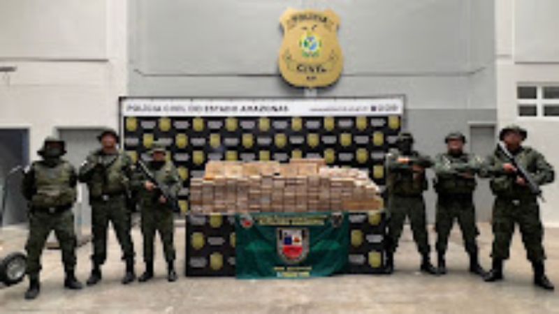 Polícia Militar do Amazonas apreende 730 quilos de cocaína, na AM-010