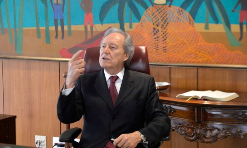 Um dia após deixar STF, Lewandowski recebe carteira da OAB