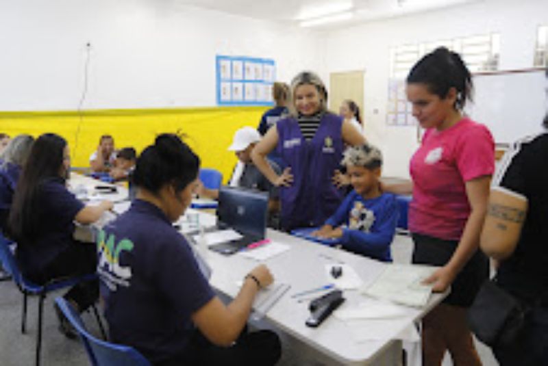 Sejusc-AM atende mais de 200 famílias em ação de cidadania na comunidade da Sharp
