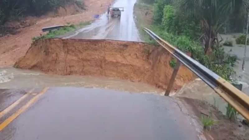 Fortes chuvas deste sábado deixam comunidades isoladas na Am-010