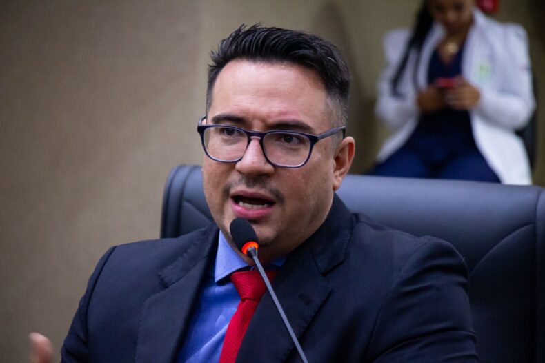Vereador cobra presença de psicólogos e assistentes sociais nas escolas municipais de Manaus