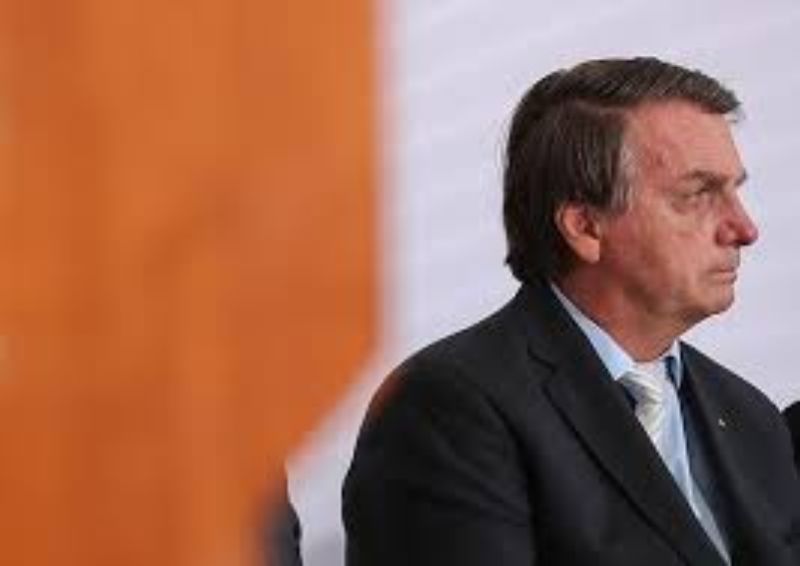 Ao autorizar buscas, Moraes determinou também a apreensão do passaporte de Bolsonaro e demais investigados