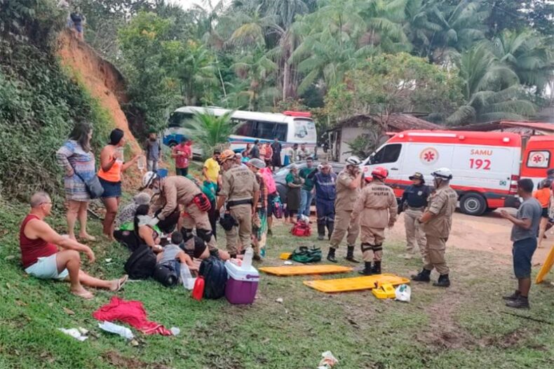 colisao_micro_caminhao-050