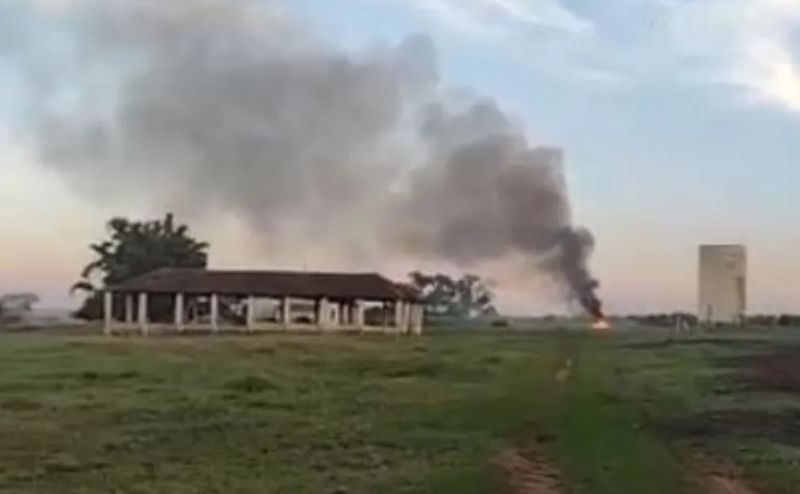 Helicóptero cai em fazenda de distrito de São Carlos e mata duas pessoas, diz Corpo de Bombeiros