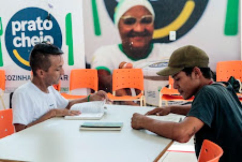 ‘A diversão com informação está aqui’, diz beneficiário do Prato Cheio do bairro da União