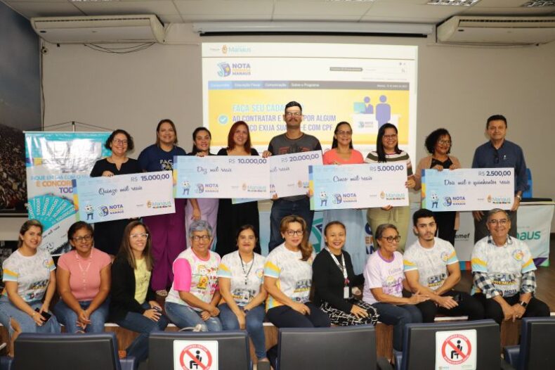 Contemplados de mais um sorteio da campanha Nota Premiada Manaus, recebem prêmios