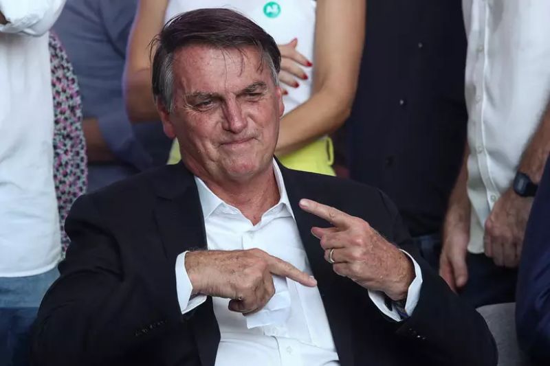 Bolsonaro diz ter levado “facada nas costas” após TSE torná-lo inelegível