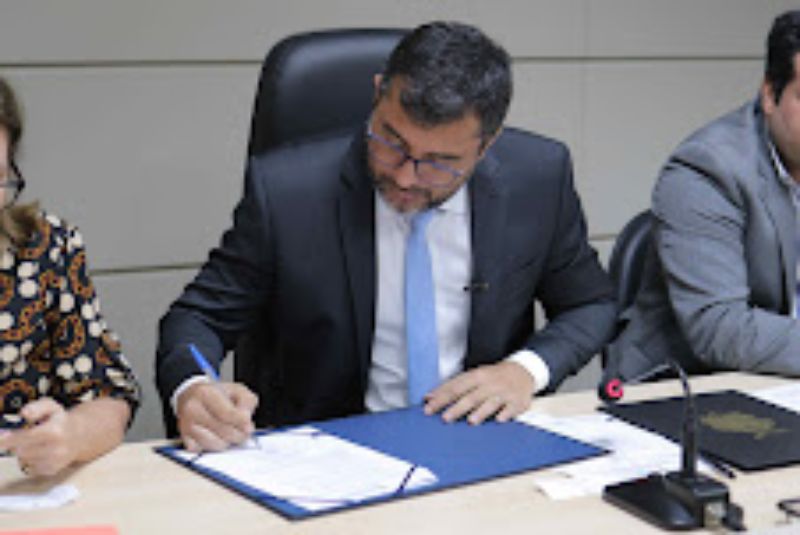 Governador do AM firma parceria com TJAM para avanço da regularização fundiária no estado