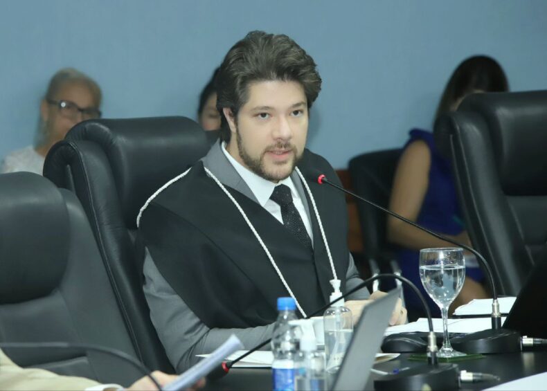 Conselheiro do TCE-AM suspende licitação de Coari por irregularidades Conselheiro Fabian Barbosa/Foto: Ana Claudia-Jatahy