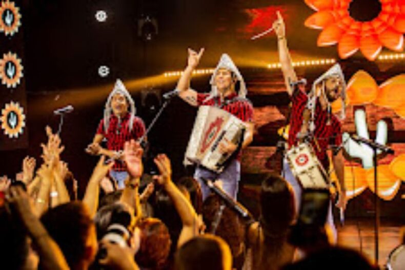 Festival Folclórico do Amazonas-Categoria Ouro, recebe o 1º show da banda Fulô de Mandacaru, em Manaus