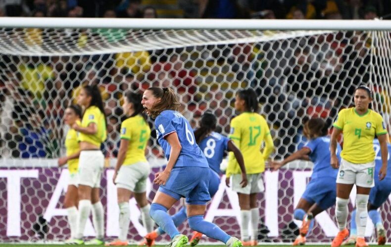 França vence Brasil e assume a ponta do grupo F do Mundial: 2 a 1; agora vem a Jamaica