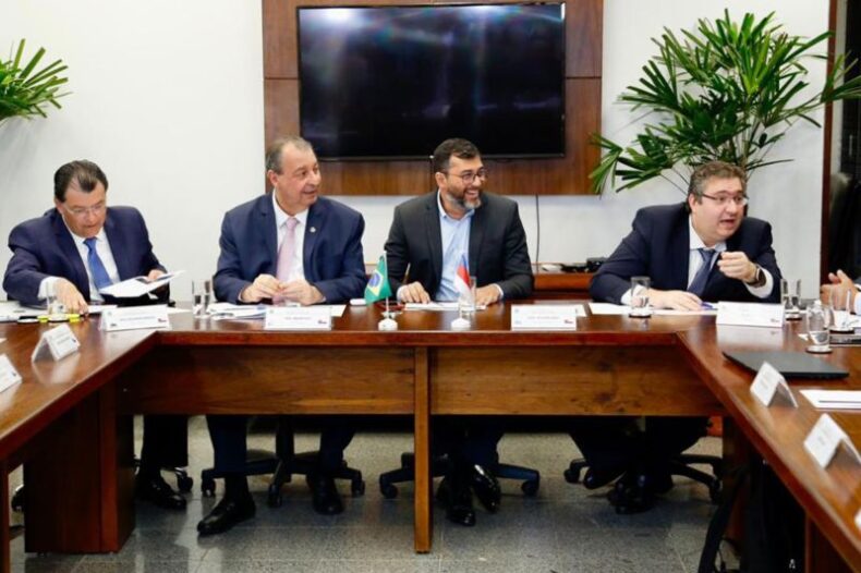 Omar Aziz reúne parlamentares e Wilson Lima para defender ZFM na reforma tributária